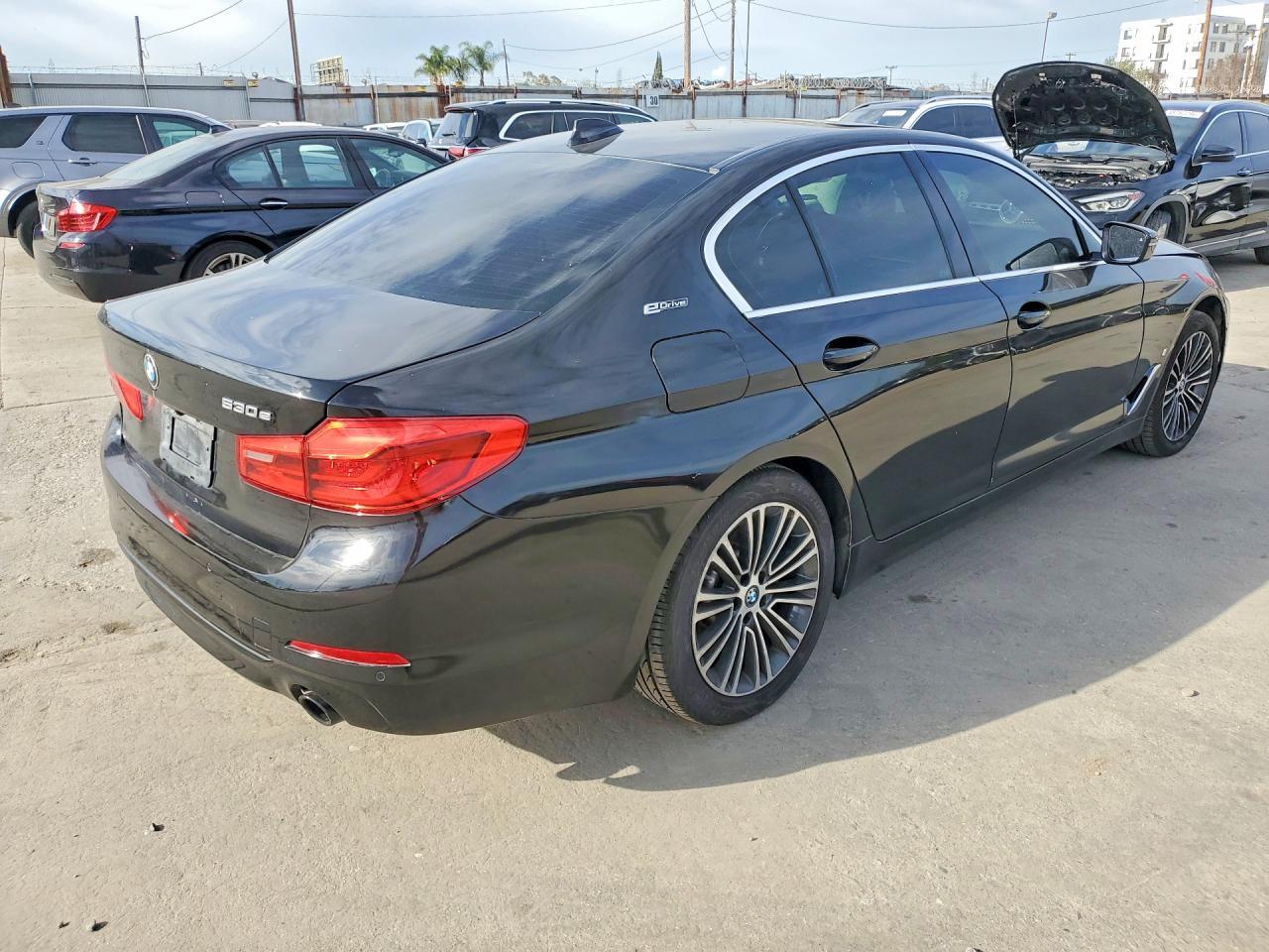 2019 BMW 5 SERIES — фото 3