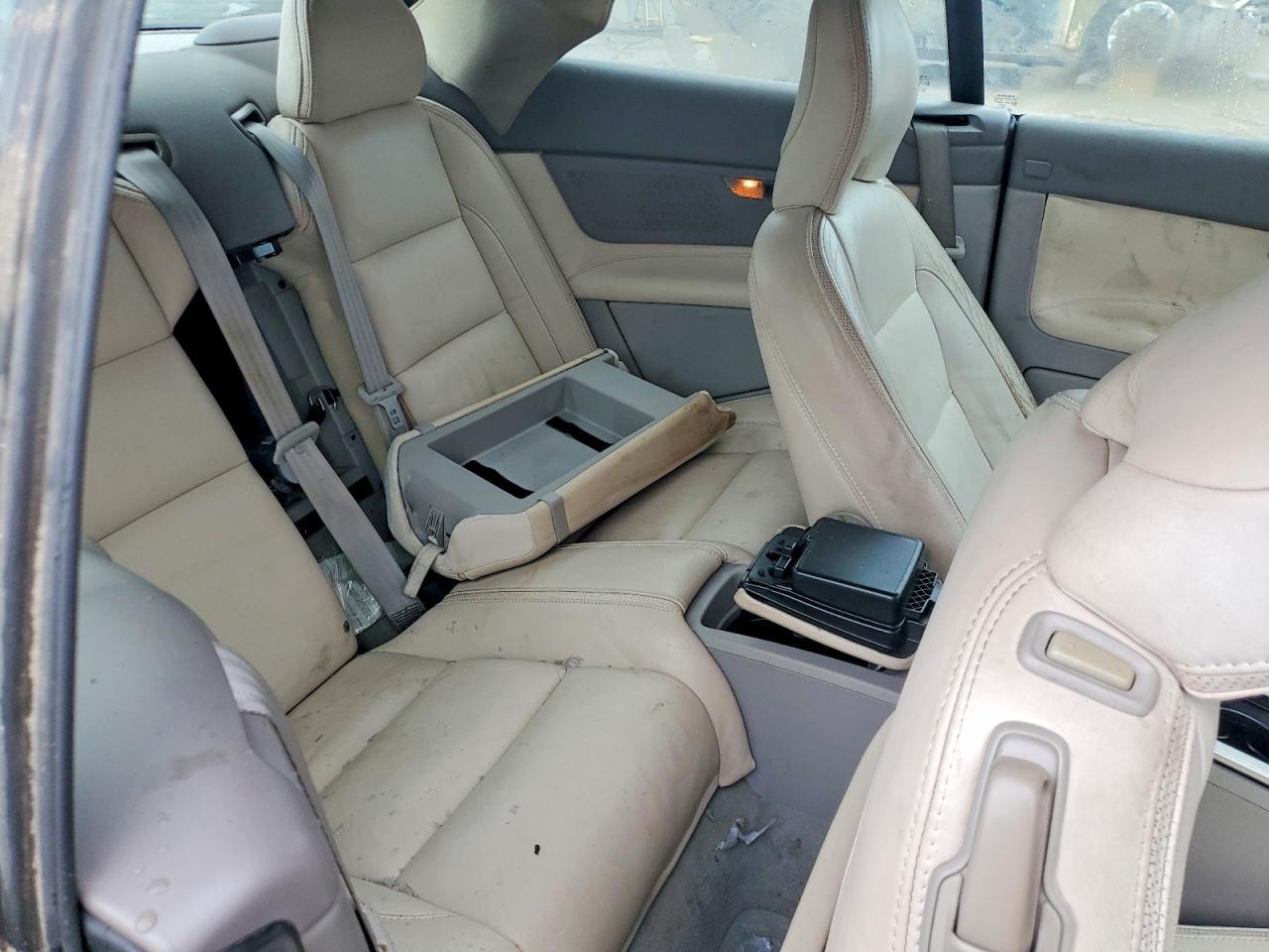 2011 VOLVO C70 — фото 10