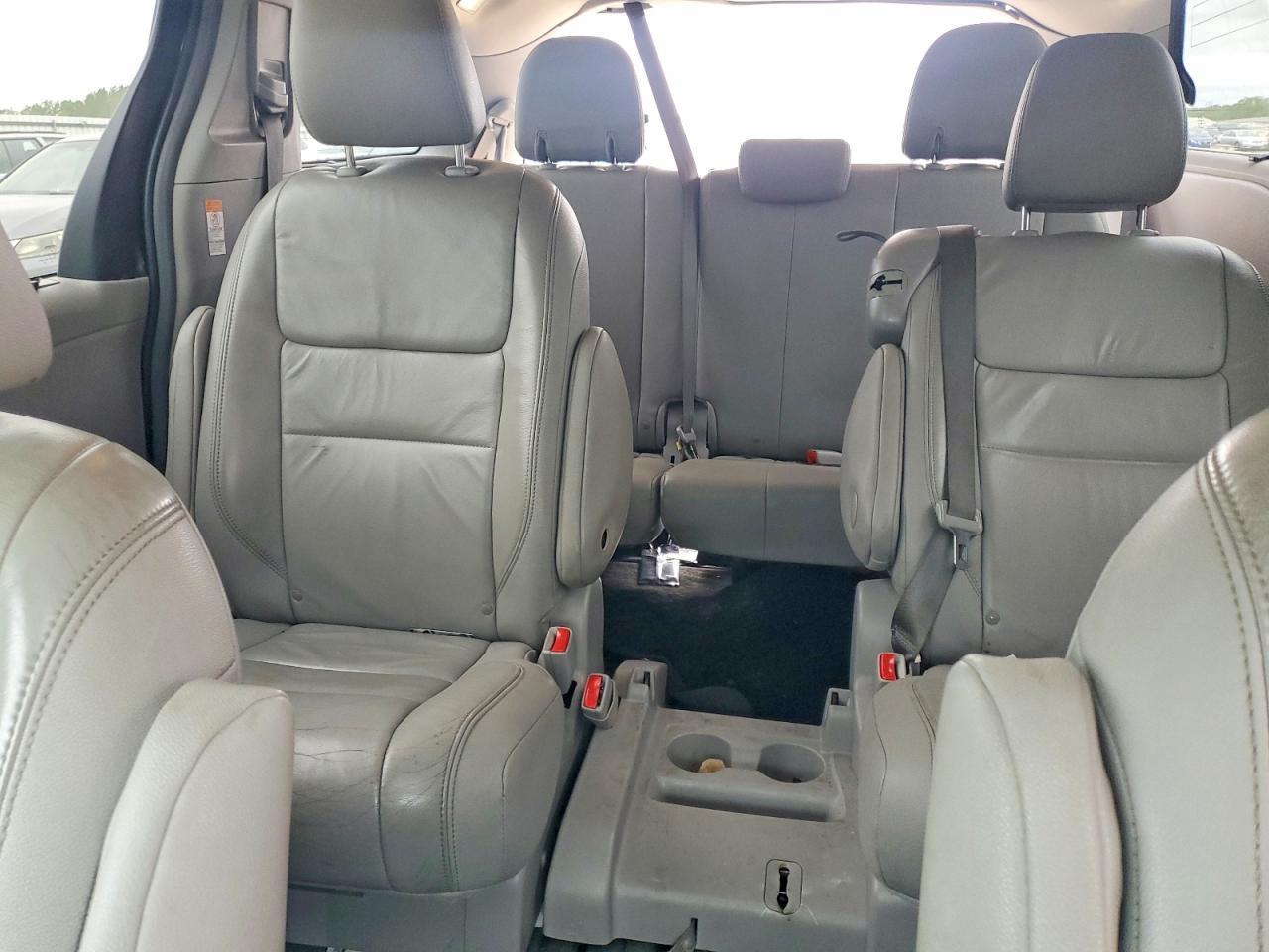 2015 TOYOTA SIENNA — фото 10