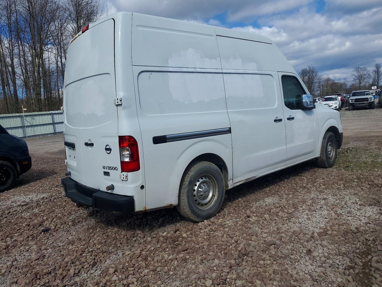 2015 NISSAN NV3500 — фото 3