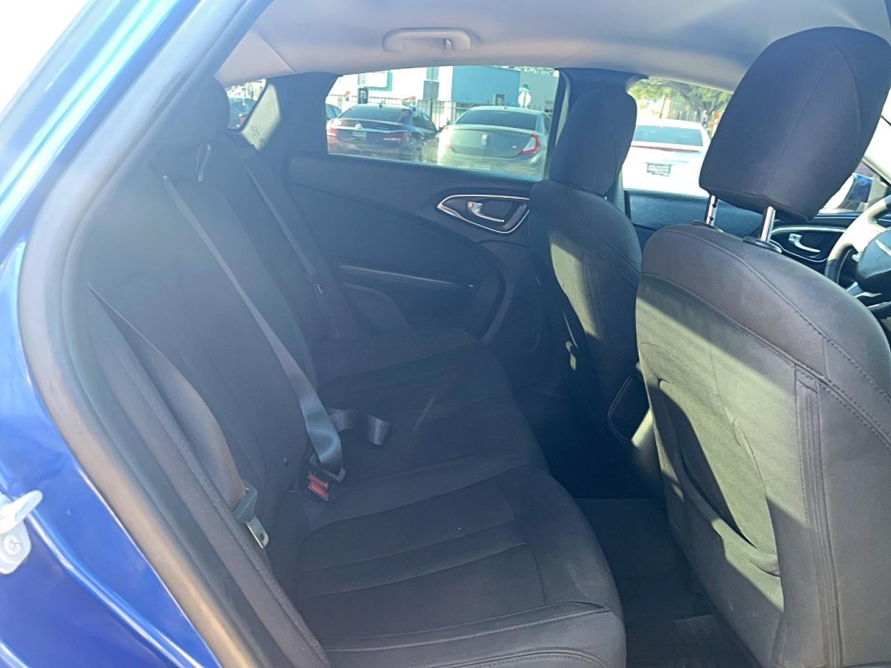 CHRYSLER 200