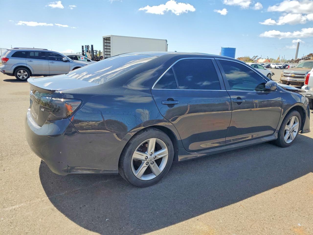 TOYOTA CAMRY