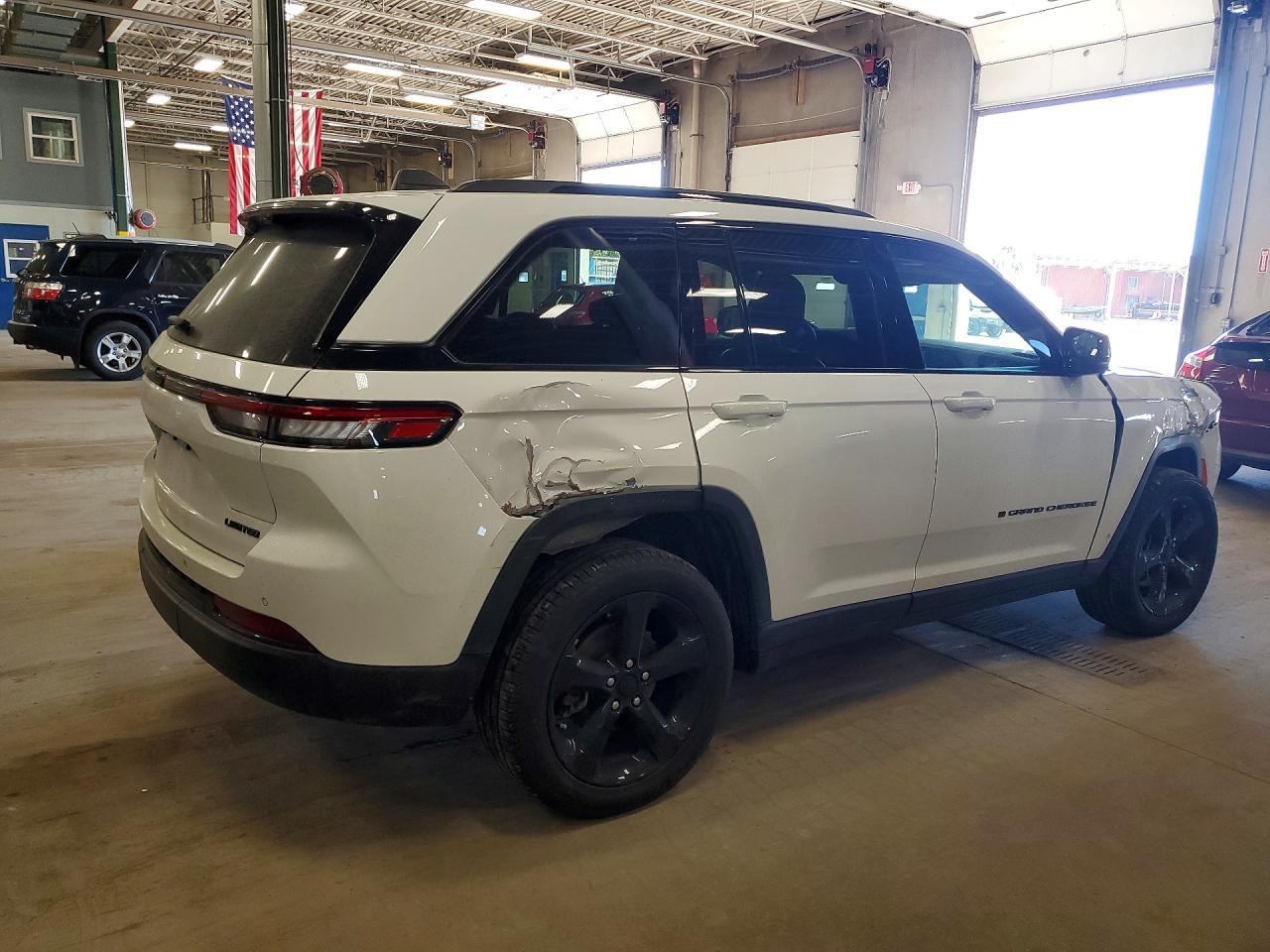 2023 JEEP GRAND CHEROKEE — фото 3