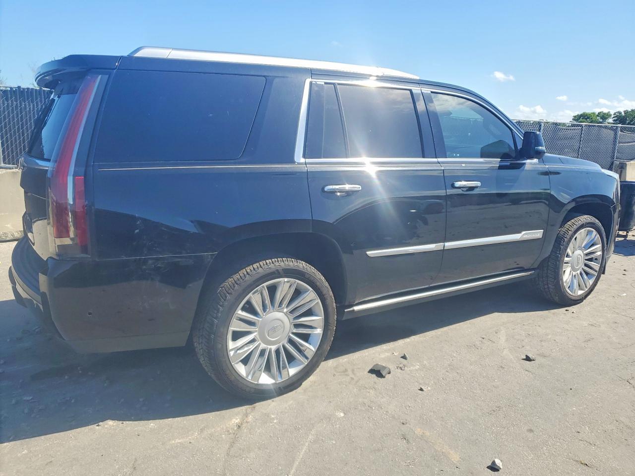 2019 CADILLAC ESCALADE — фото 3