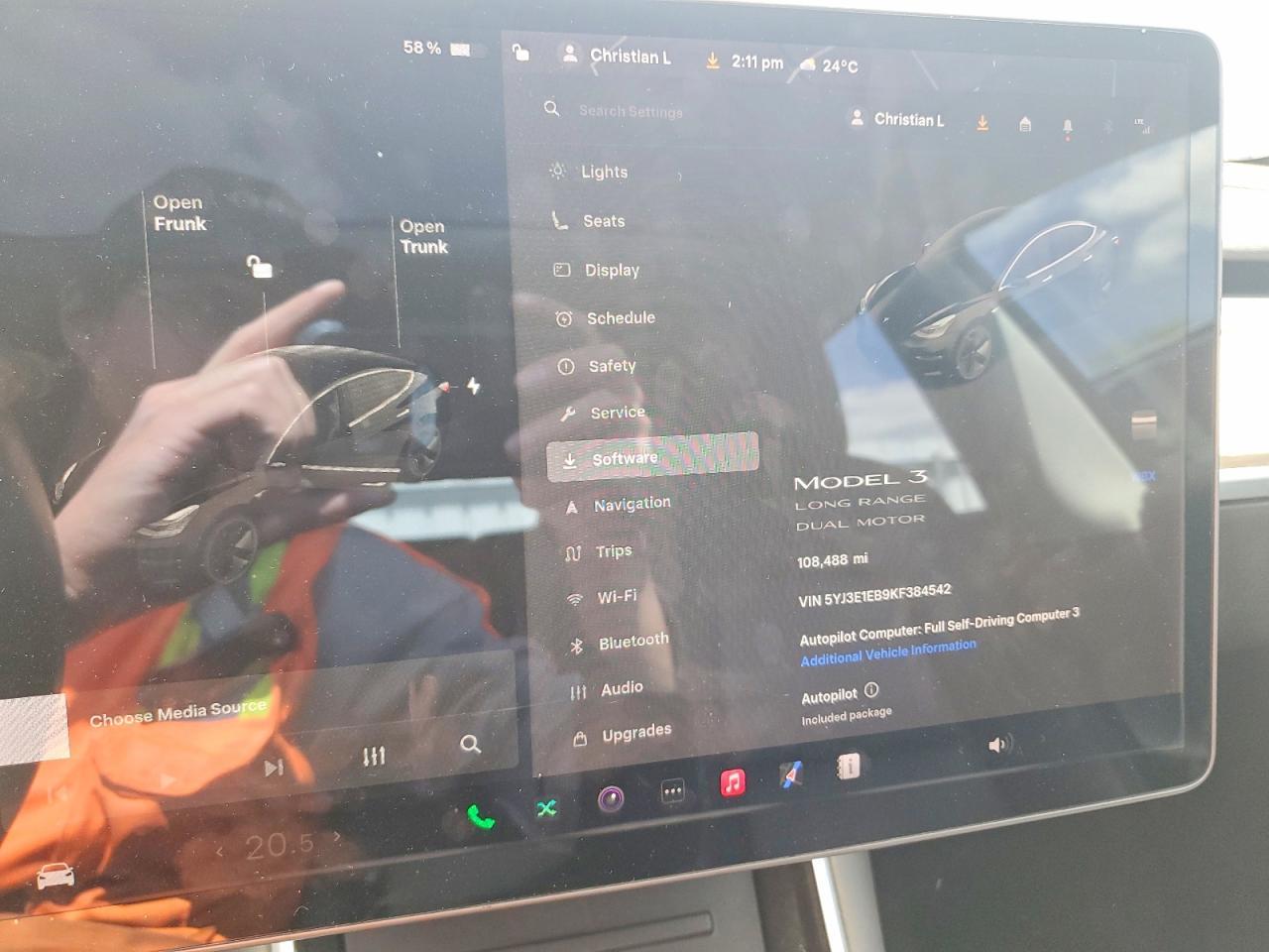 TESLA MODEL 3