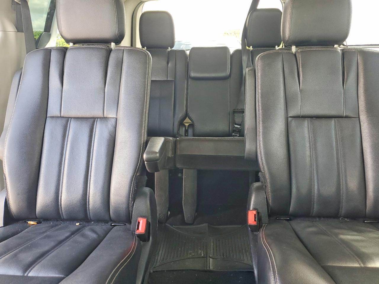 CHRYSLER TOWN & COUNTRY