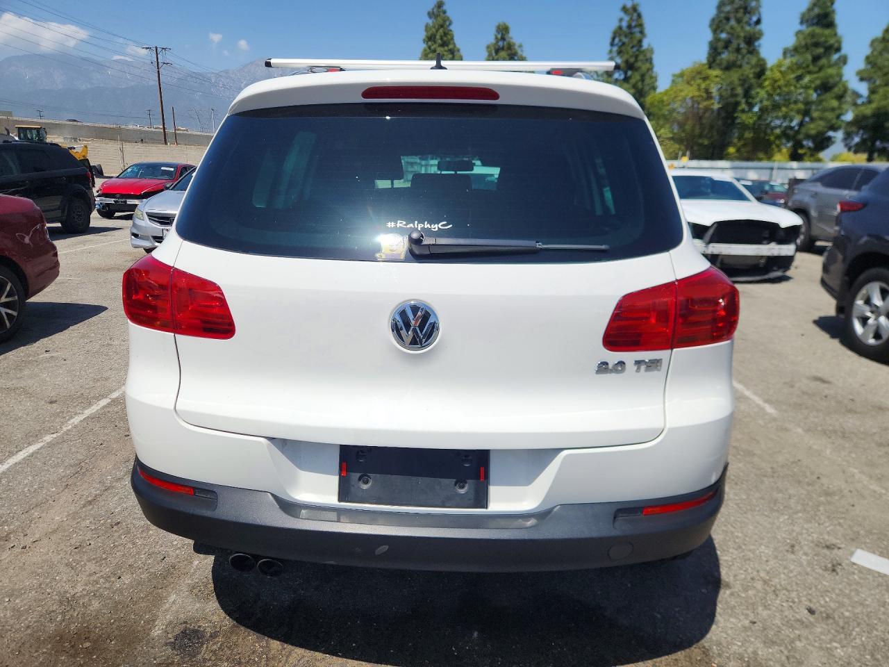 VOLKSWAGEN TIGUAN