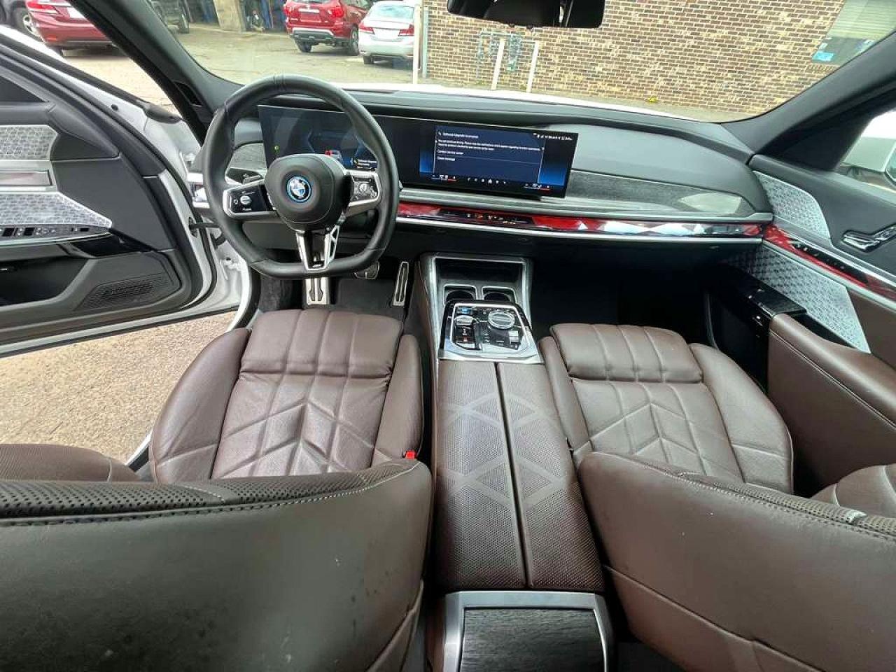 BMW I7