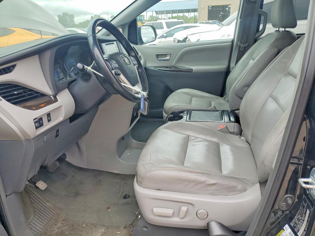 2015 TOYOTA SIENNA — фото 7