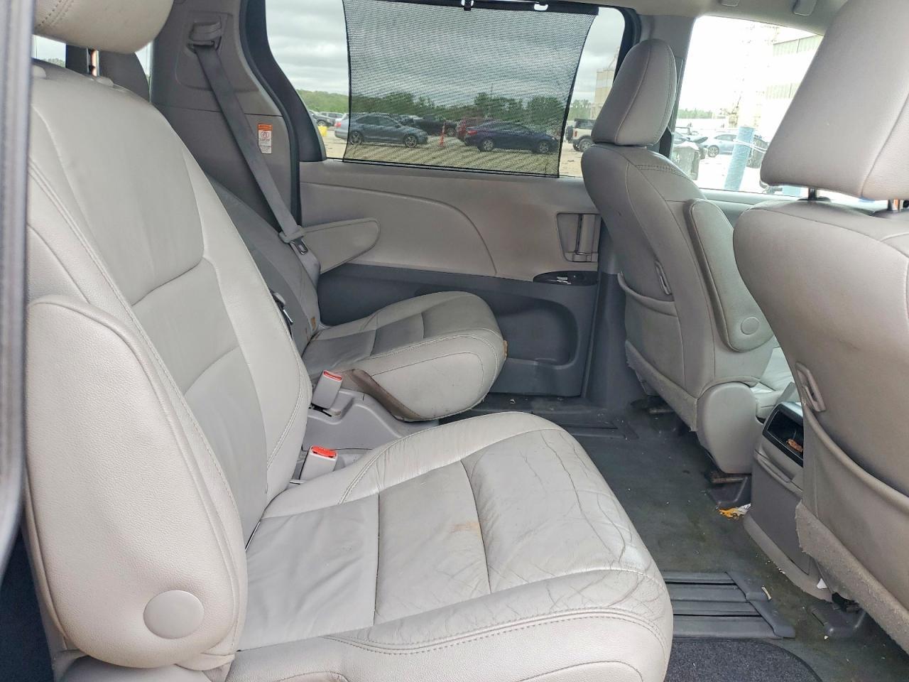 2015 TOYOTA SIENNA — фото 11