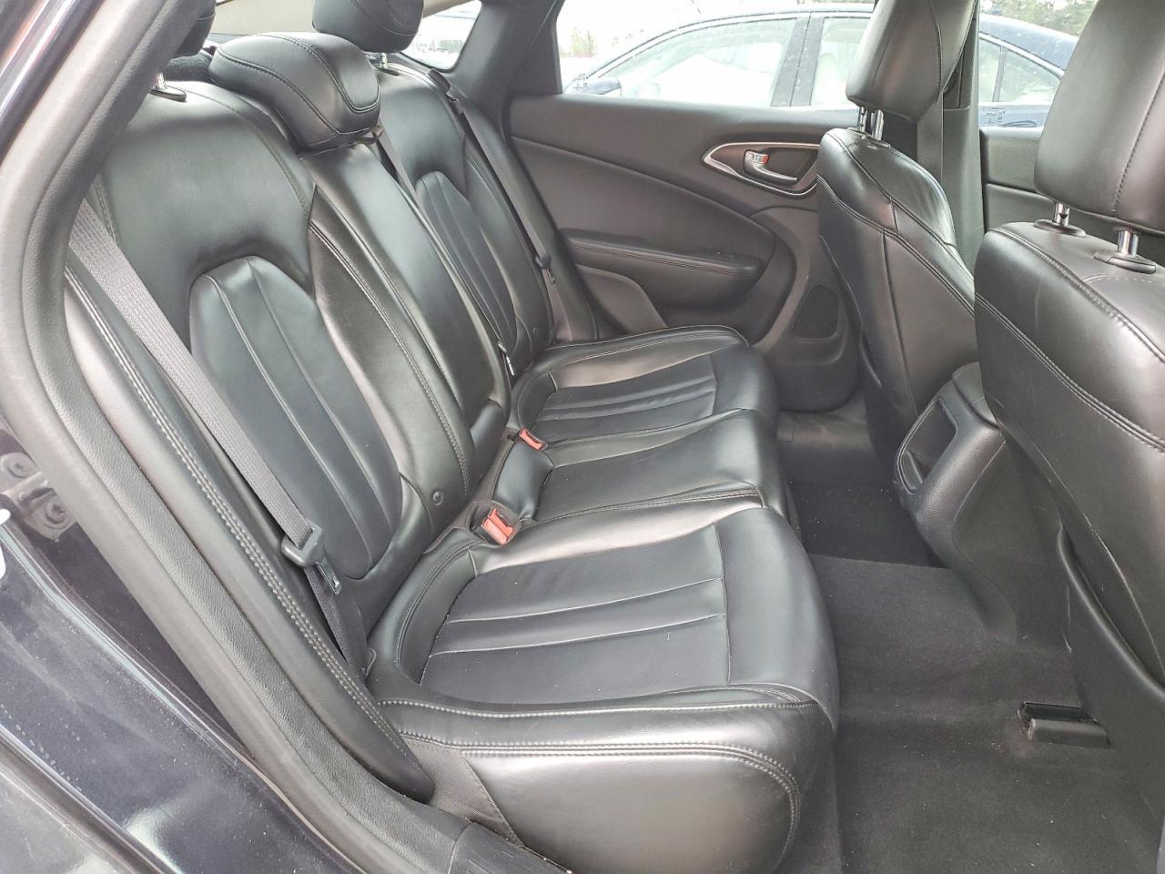CHRYSLER 200
