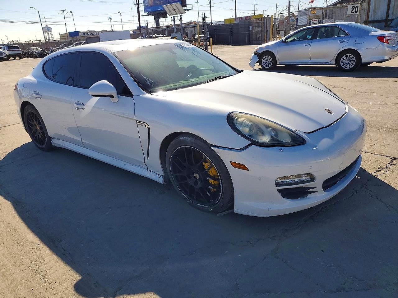 PORSCHE PANAMERA