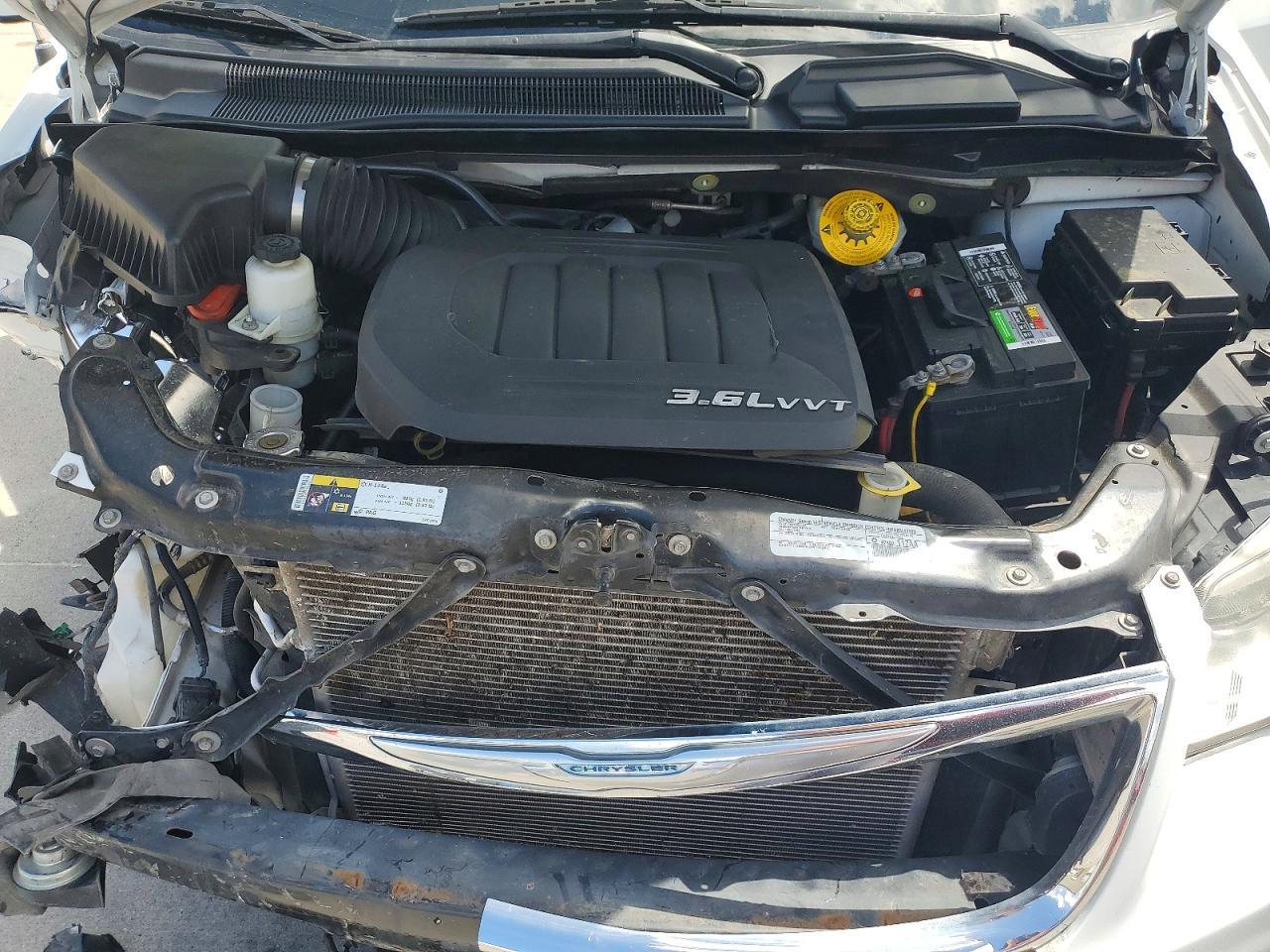 CHRYSLER TOWN & COUNTRY