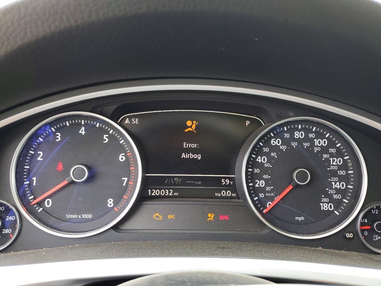 VOLKSWAGEN TOUAREG