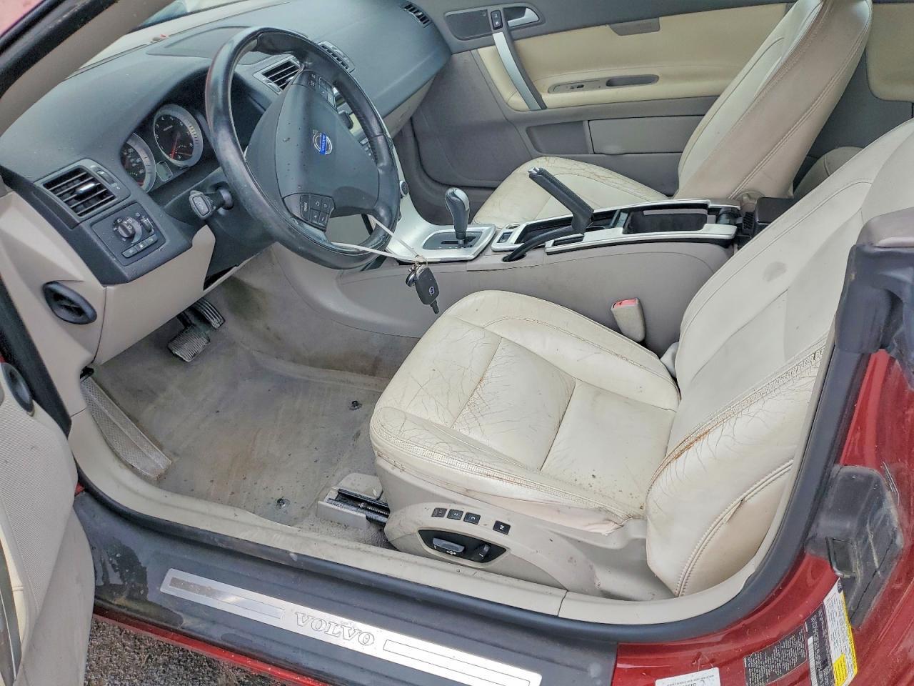 2011 VOLVO C70 — фото 7