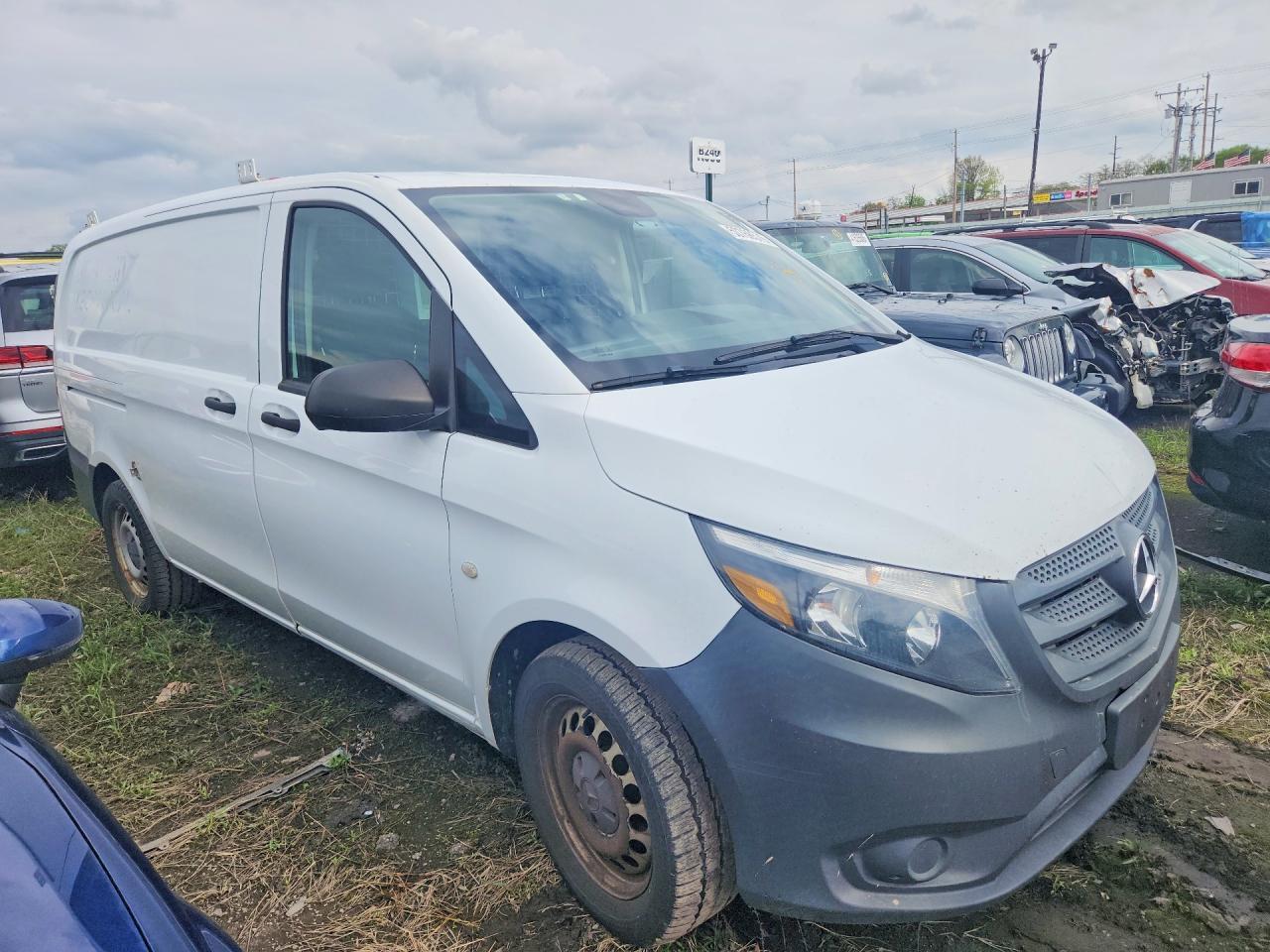 2017 MERCEDES-BENZ METRIS — фото 4