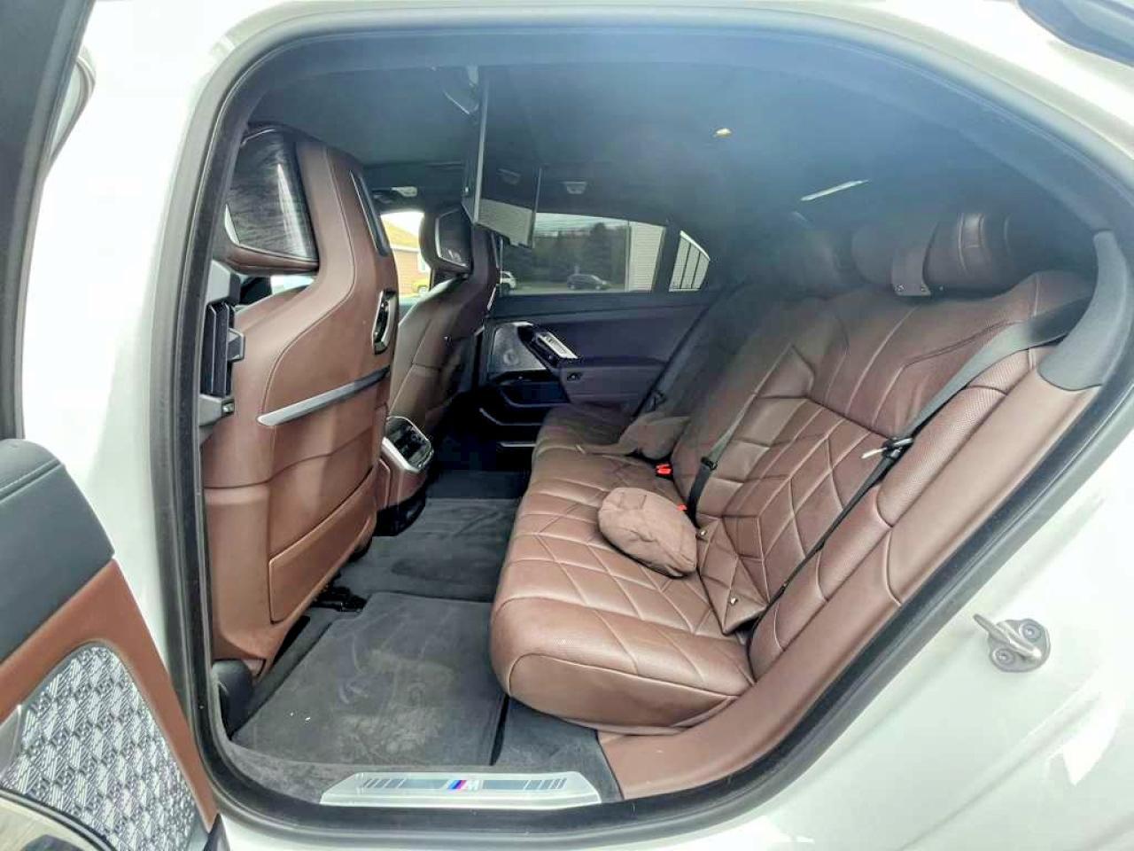 BMW I7