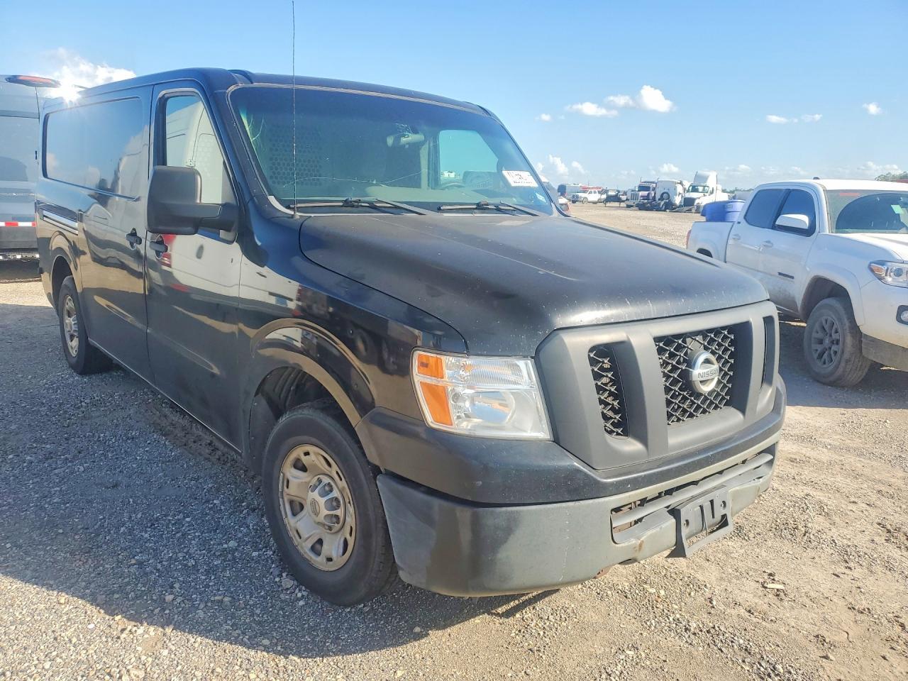 NISSAN NV
