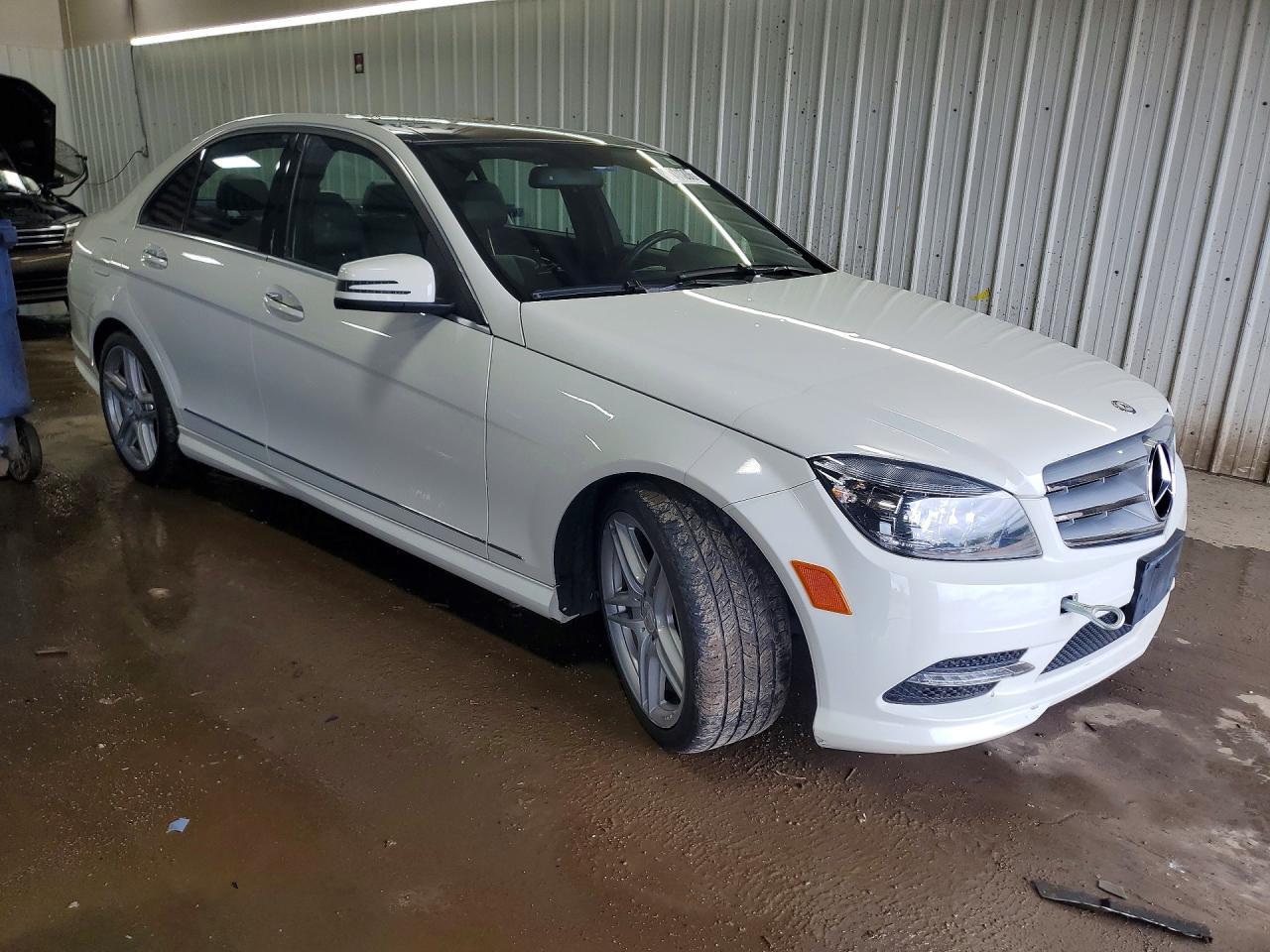2011 MERCEDES-BENZ C-CLASS — фото 4