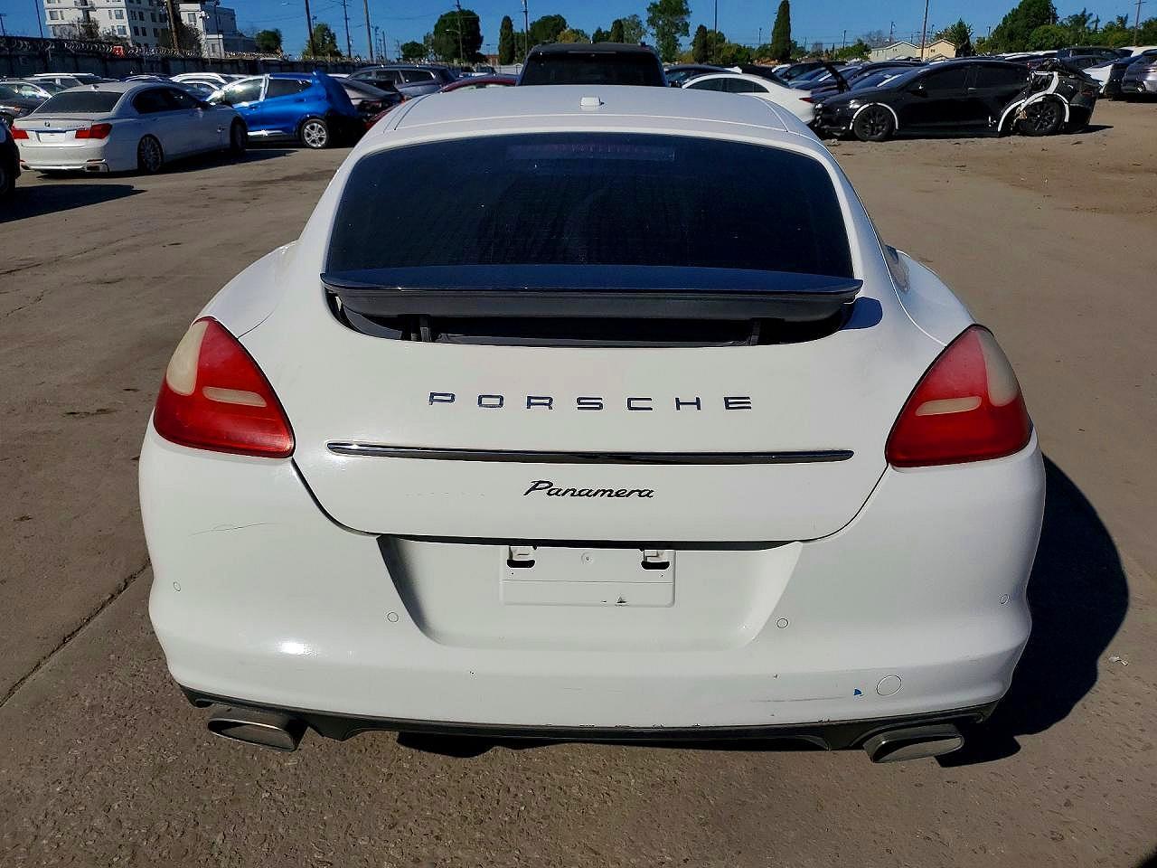 PORSCHE PANAMERA