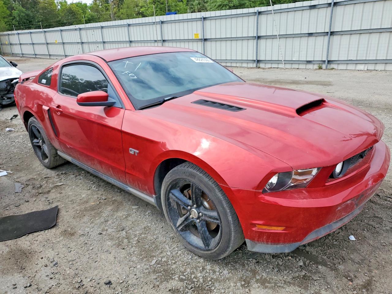 FORD MUSTANG