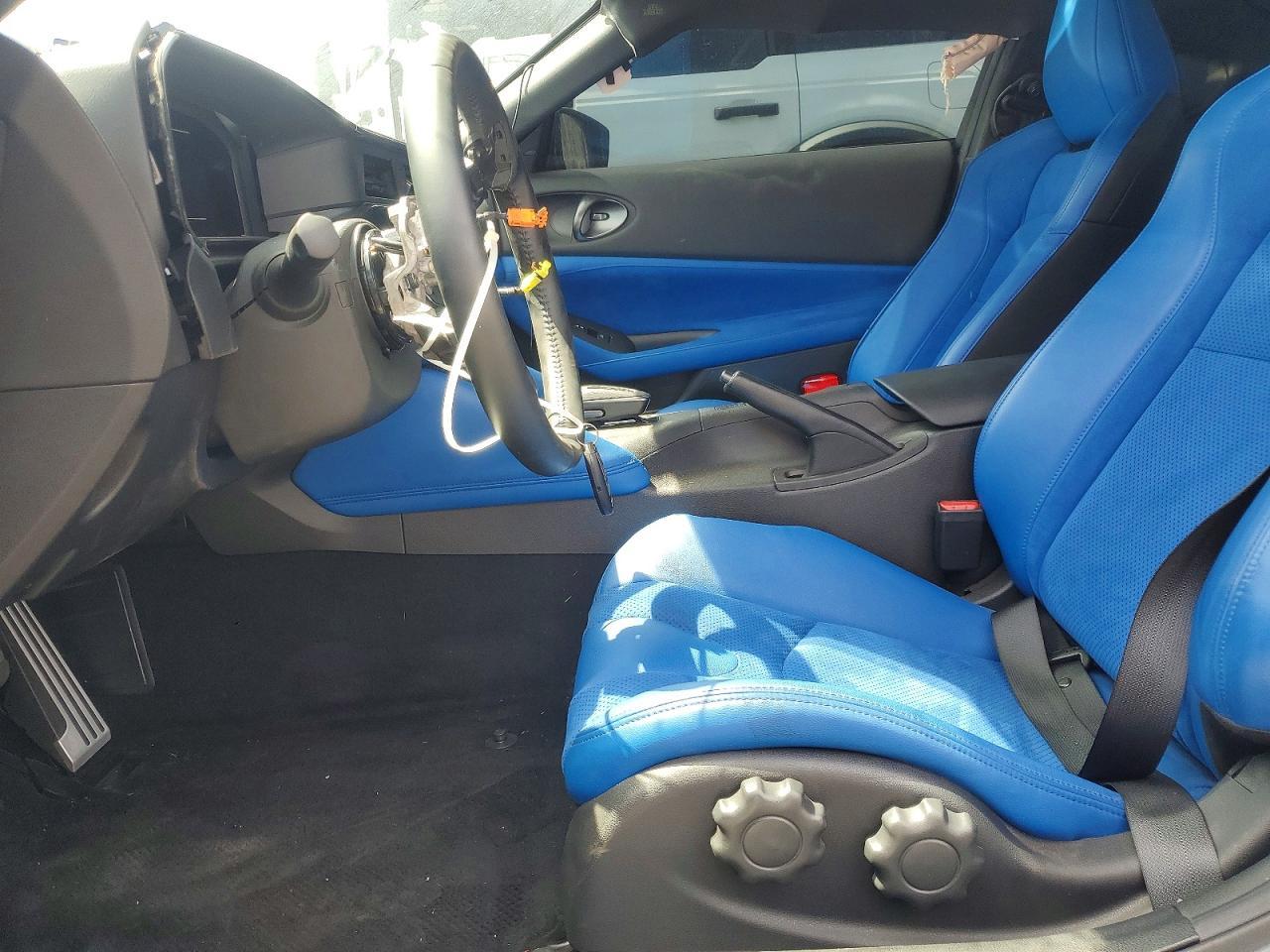 NISSAN Z