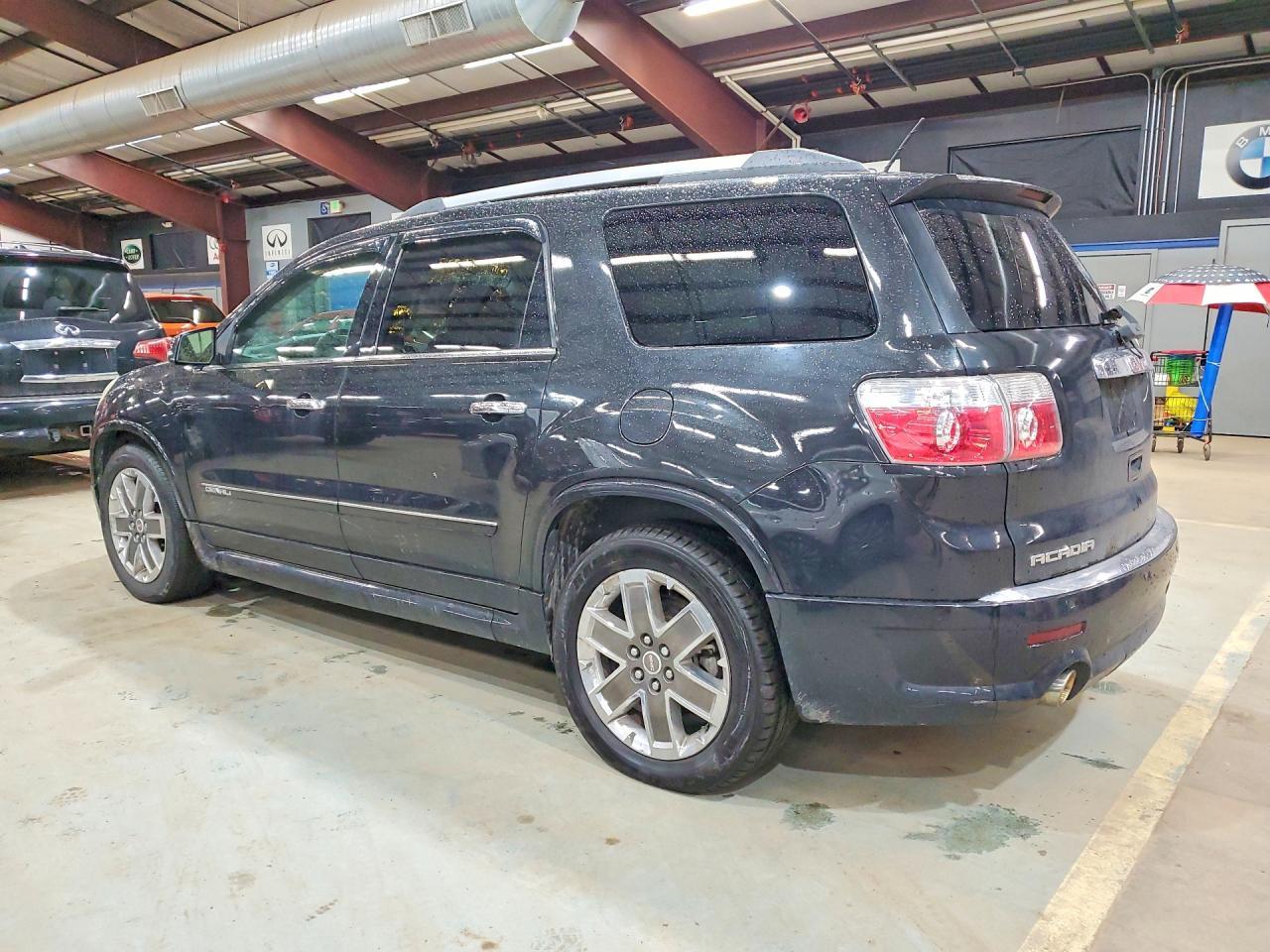 2011 GMC ACADIA — фото 2