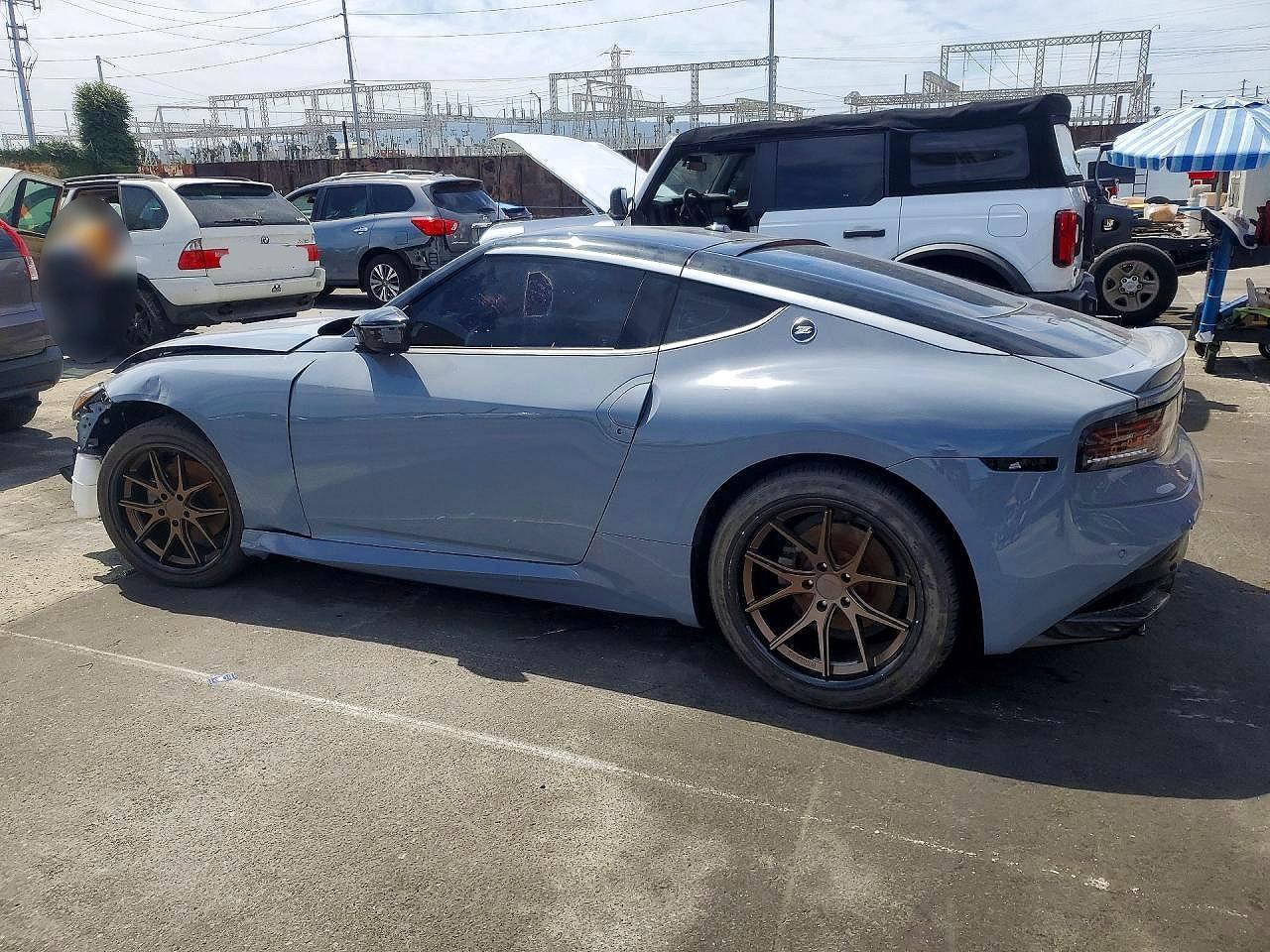 NISSAN Z