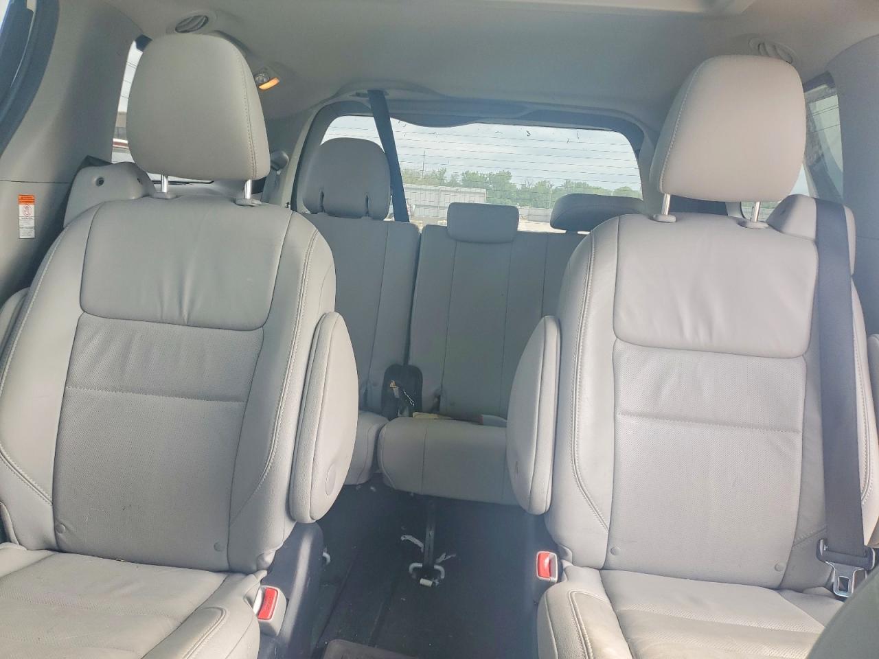 2015 TOYOTA SIENNA — фото 10