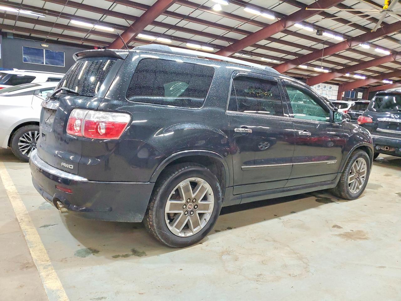 2011 GMC ACADIA — фото 3