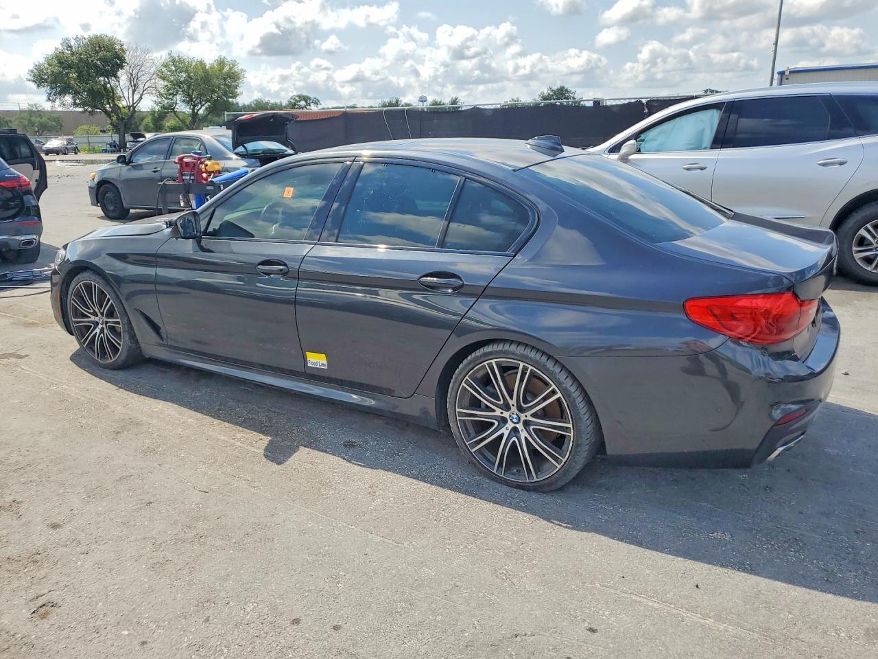 2019 BMW 5 SERIES — фото 2