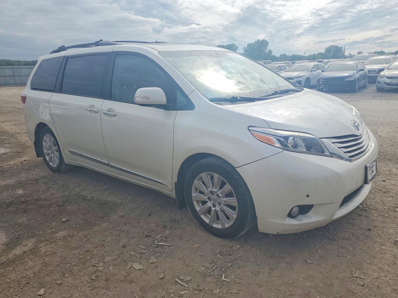 2015 TOYOTA SIENNA — фото 4