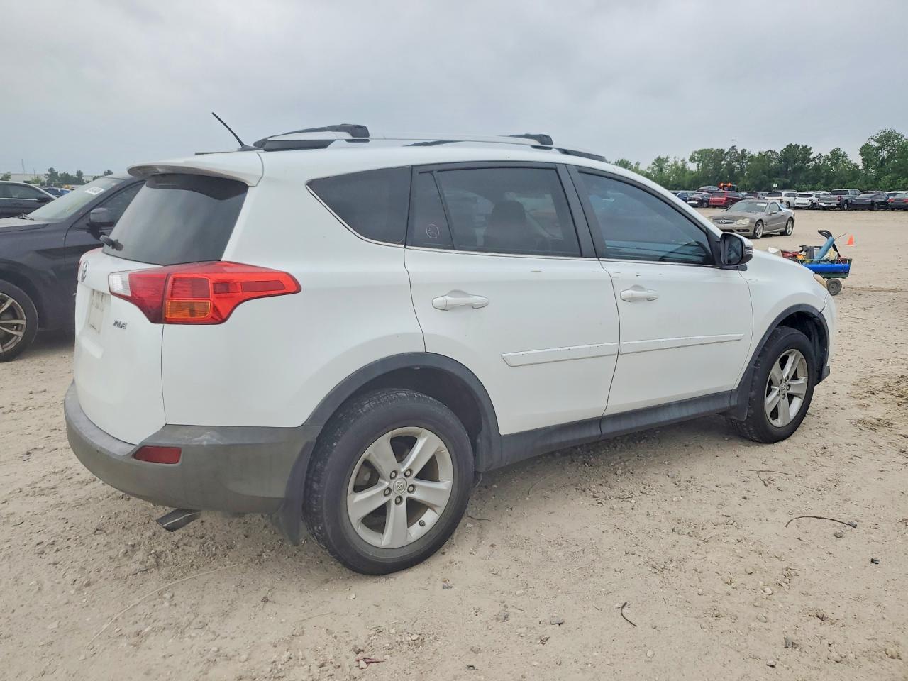 2013 TOYOTA RAV4 — фото 3