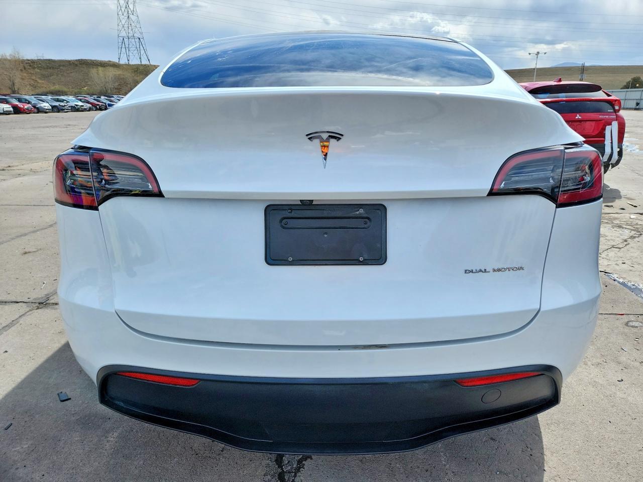 2024 TESLA MODEL Y — фото 6
