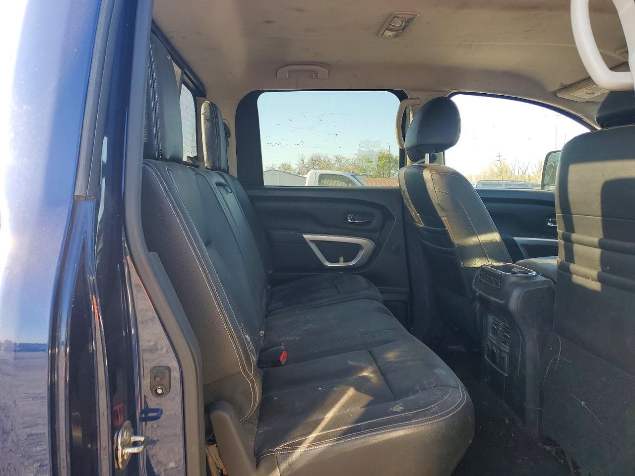 NISSAN TITAN