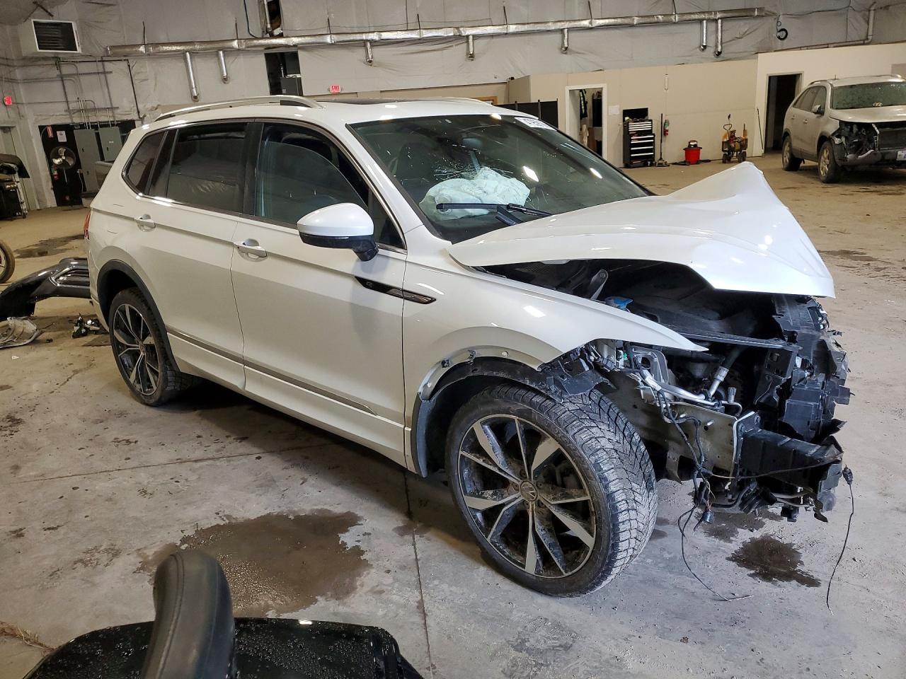2024 VOLKSWAGEN TIGUAN — фото 4