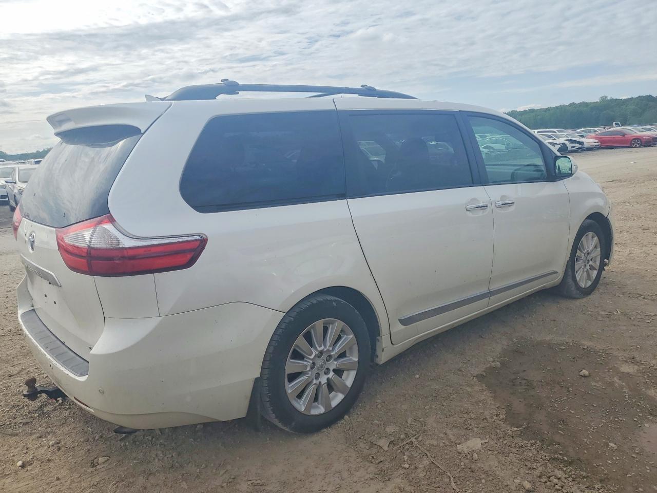 2015 TOYOTA SIENNA — фото 3