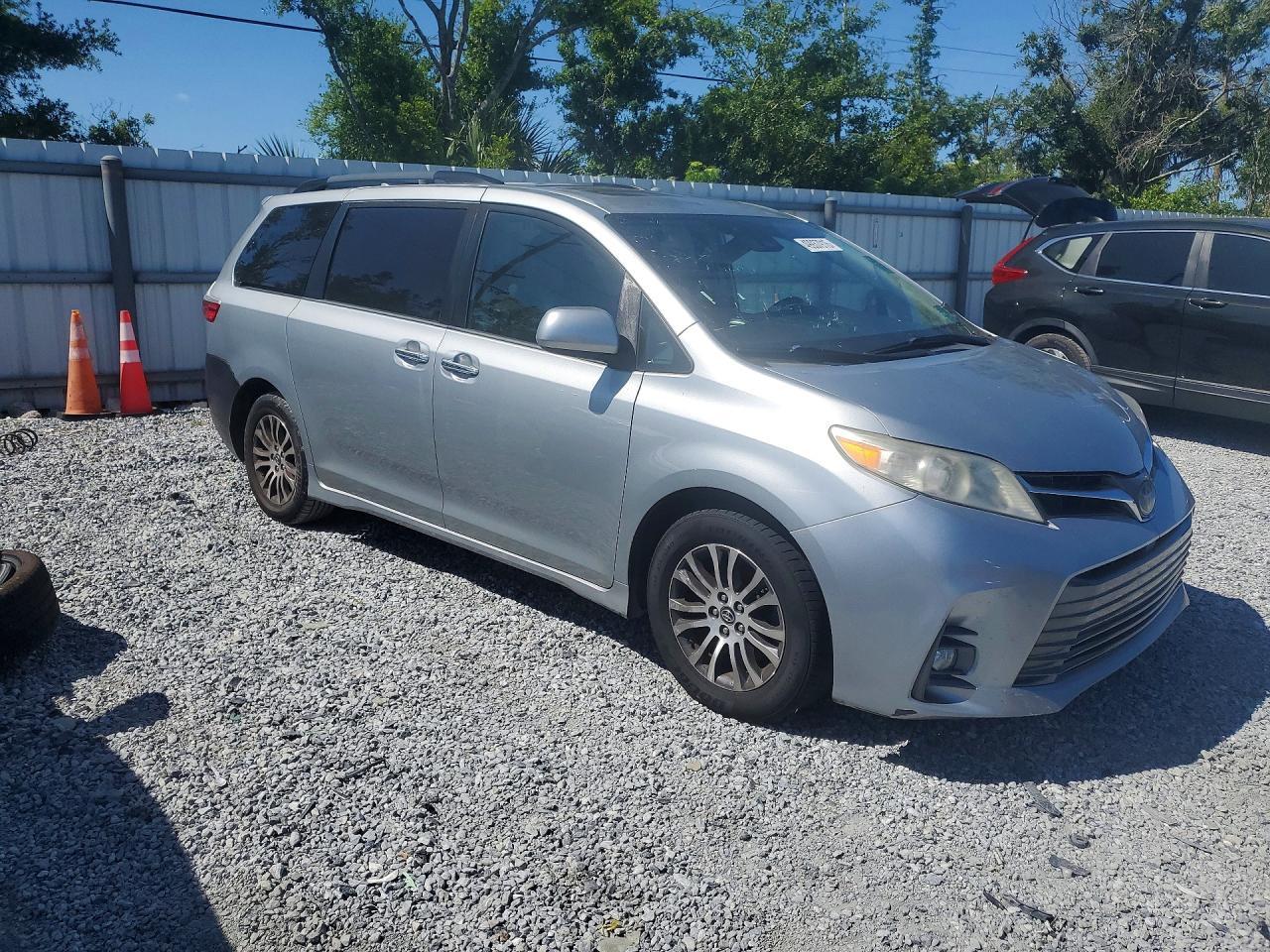 TOYOTA SIENNA