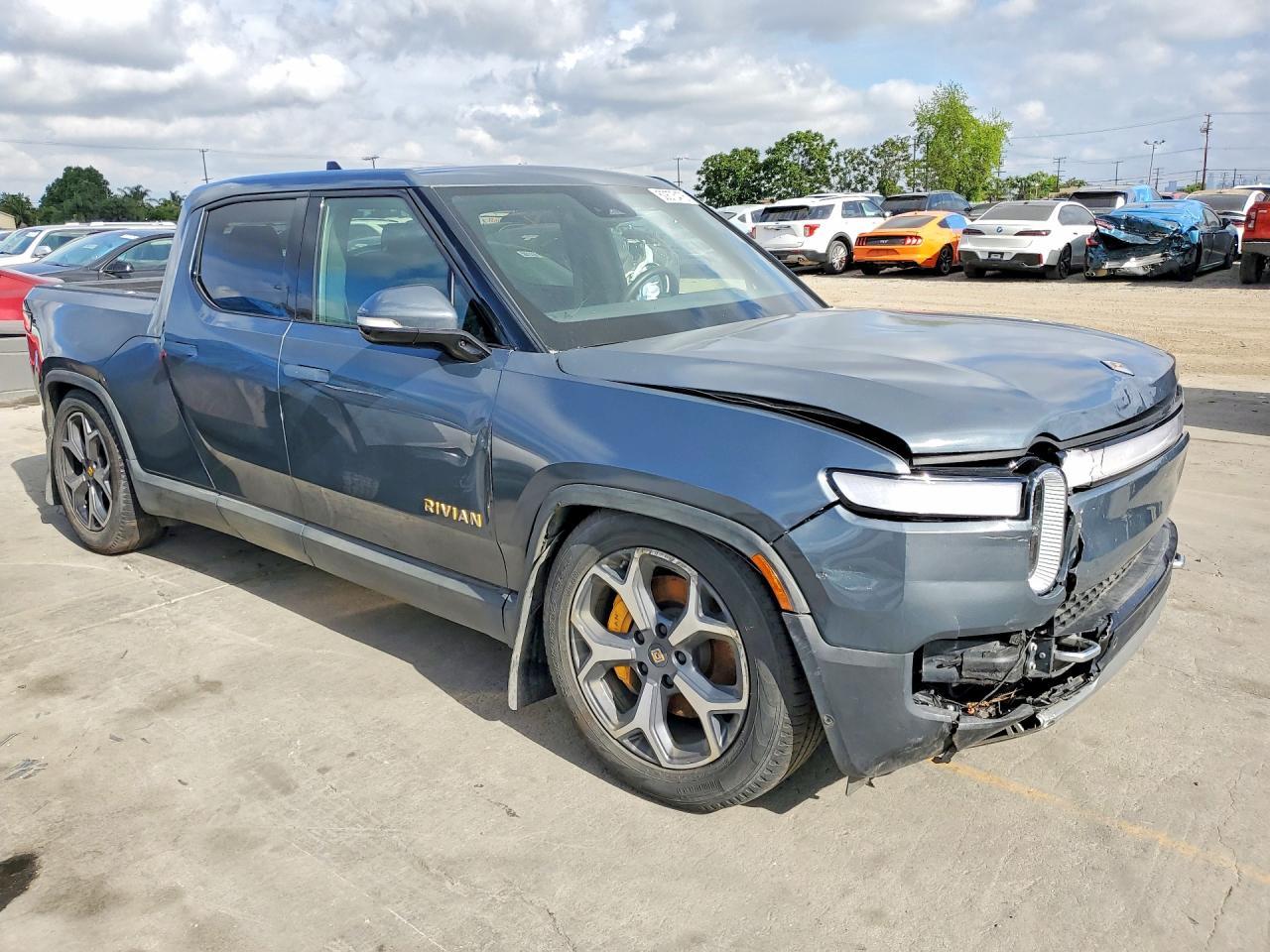 2022 RIVIAN R1T — фото 4