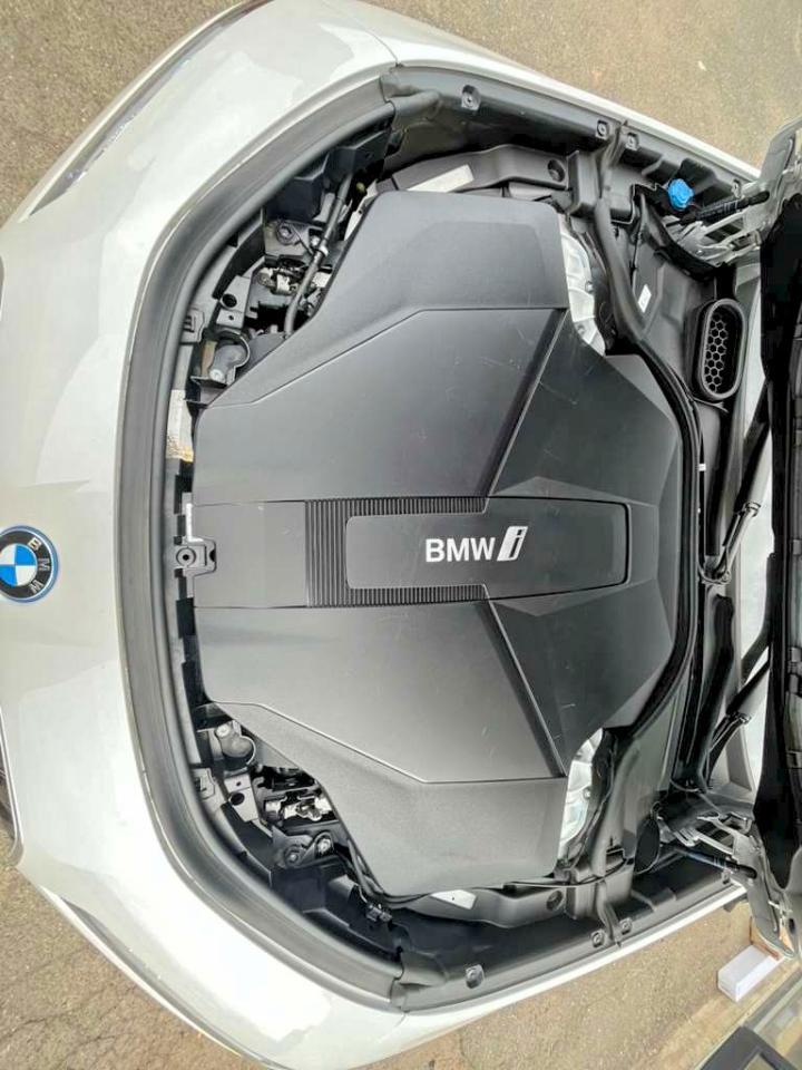 BMW I7