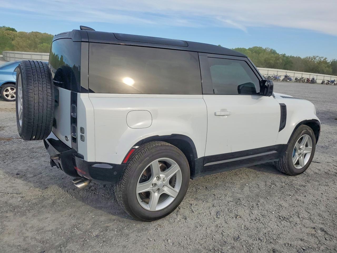LAND ROVER DEFENDER