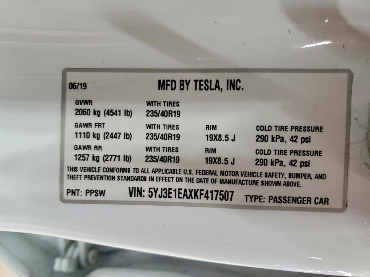 TESLA MODEL 3
