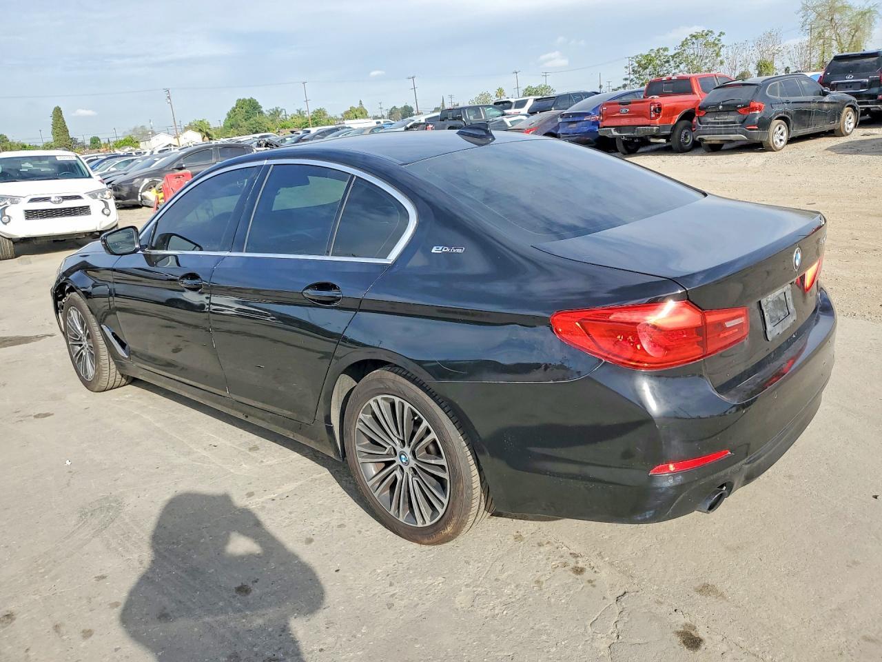 2019 BMW 5 SERIES — фото 2