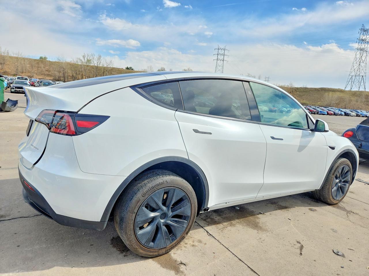 2024 TESLA MODEL Y — фото 3