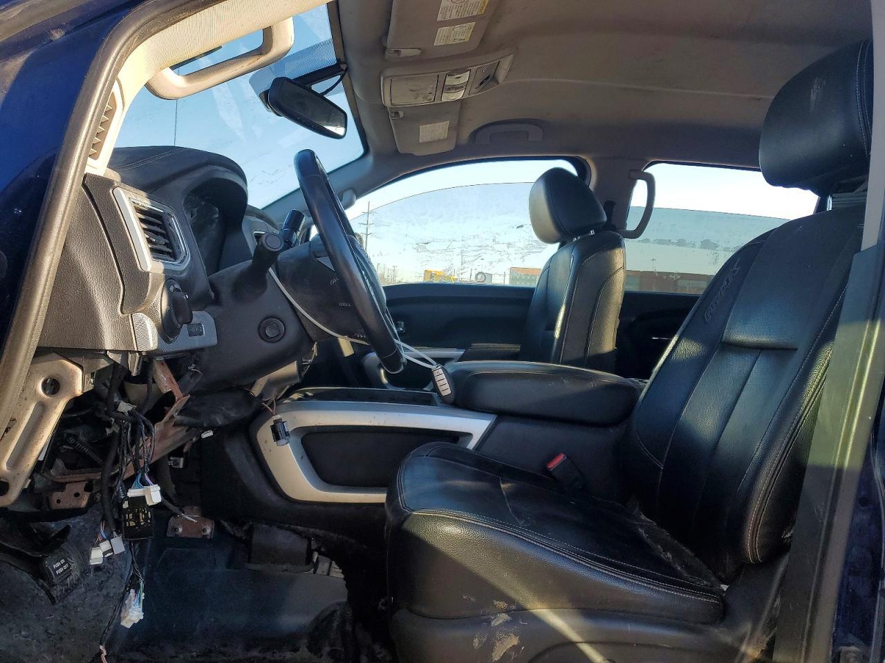NISSAN TITAN