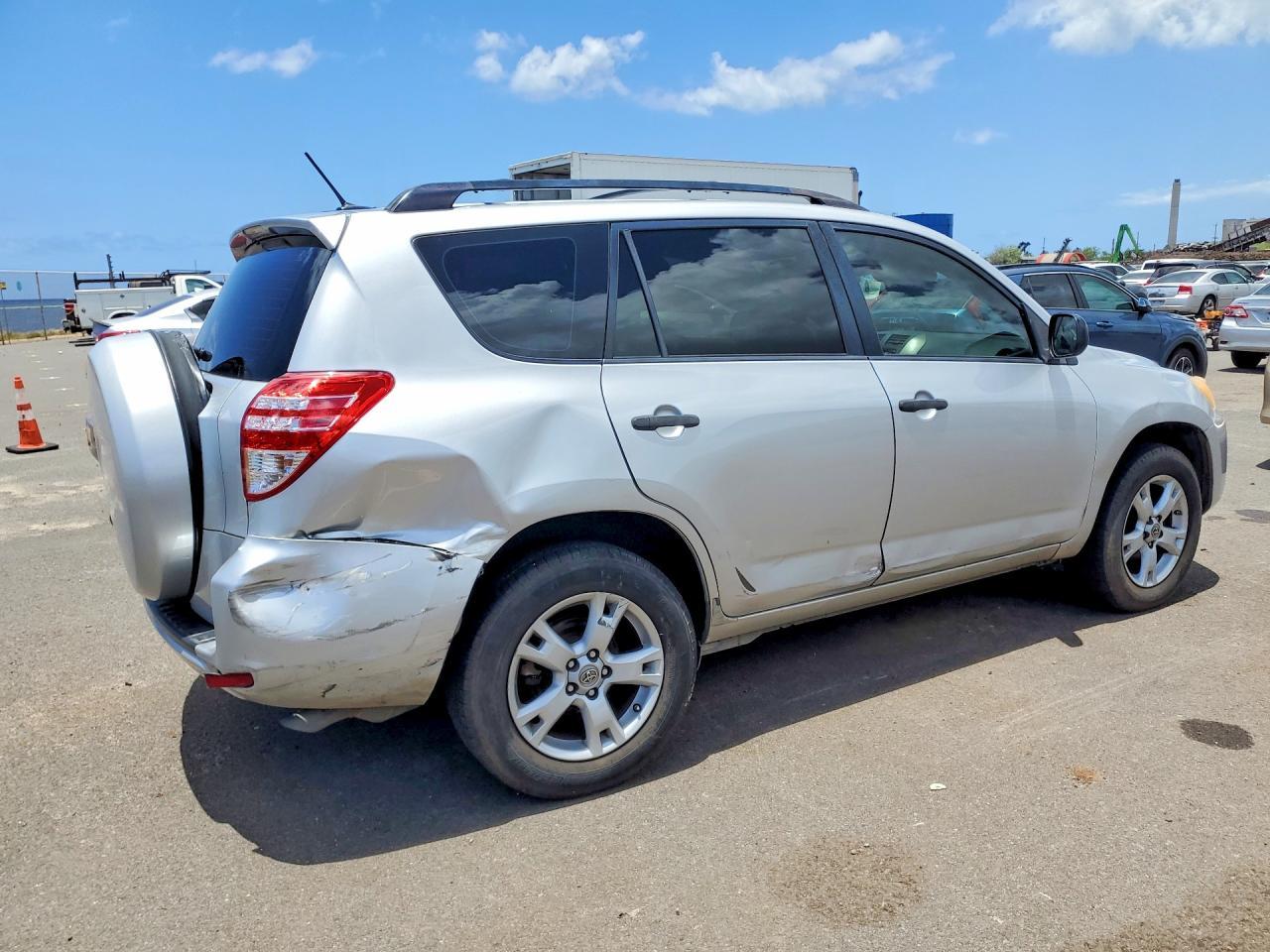 2012 TOYOTA RAV4 — фото 3