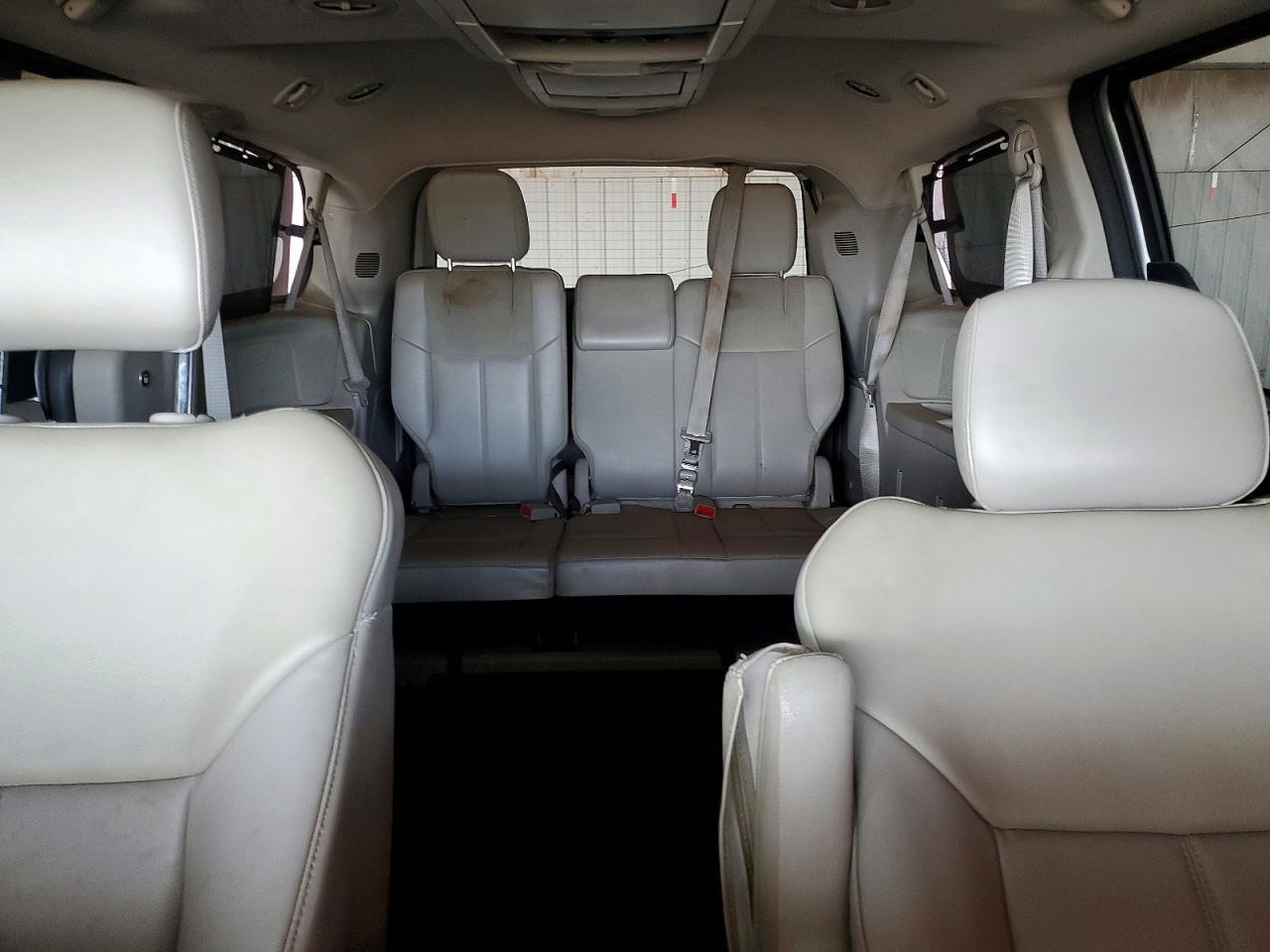 2011 CHRYSLER TOWN & COUNTRY — фото 10