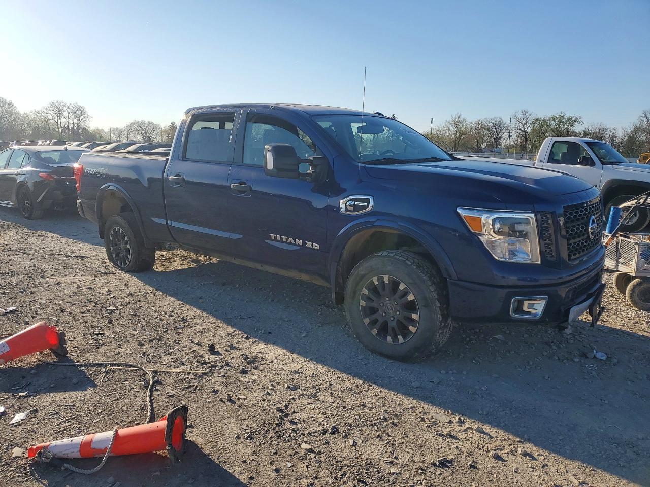 NISSAN TITAN