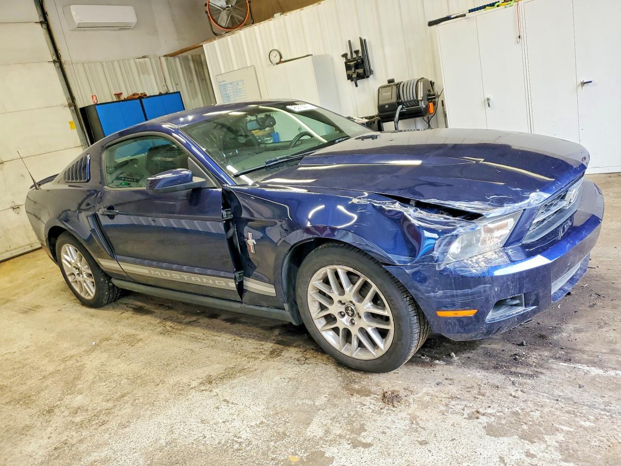FORD MUSTANG