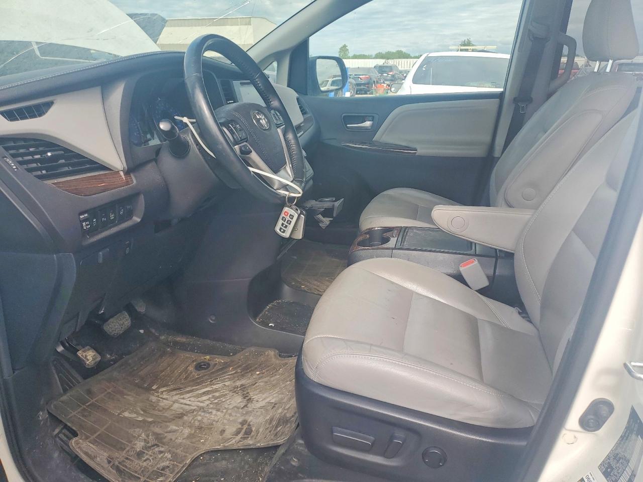 2015 TOYOTA SIENNA — фото 7